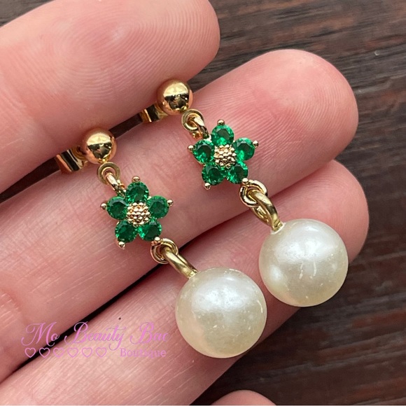 Emerald Green Crystal Pearl Stud Earrings - Picture 1 of 5
